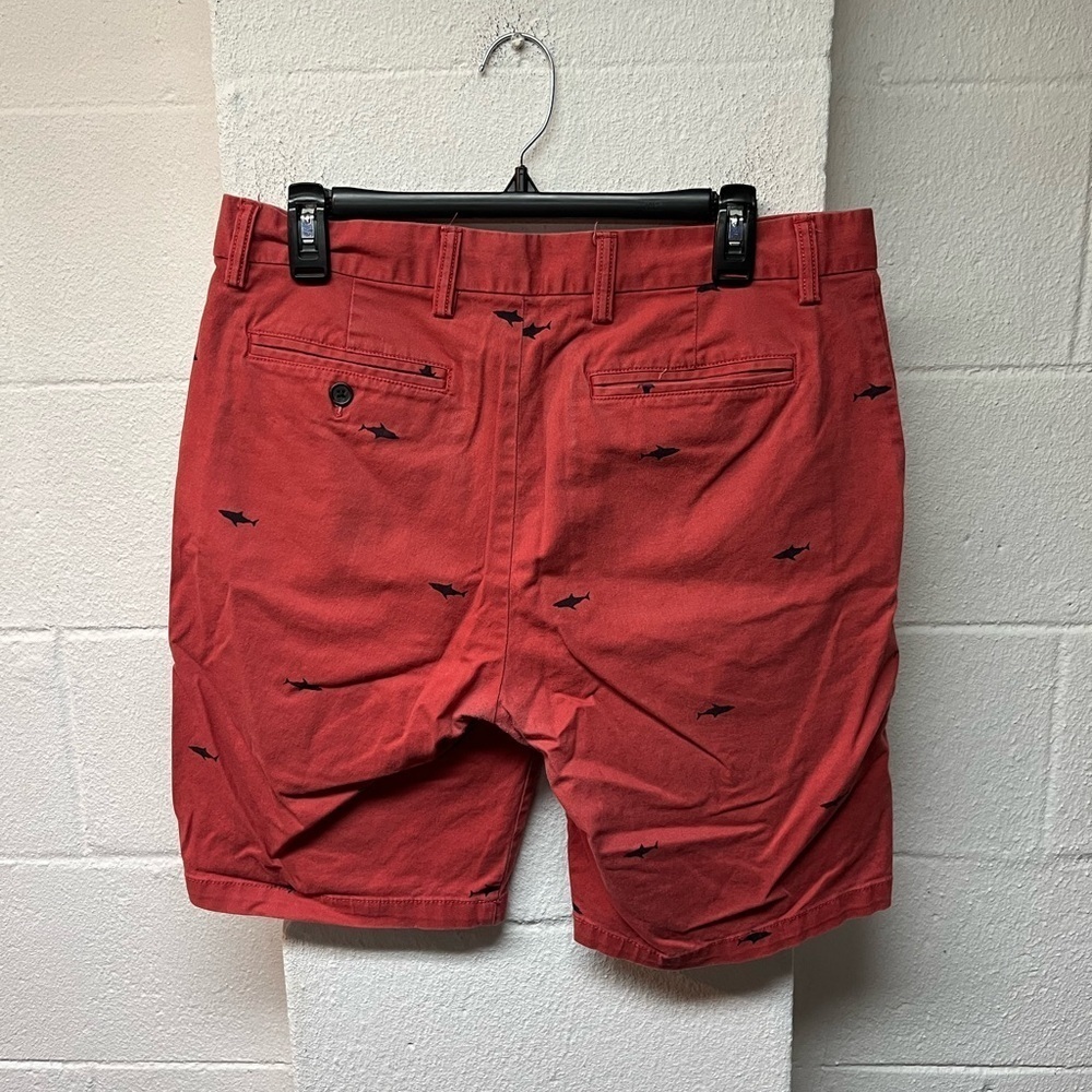 Old Navy Red Shark Pattern Men's Shorts. Size 32 - Picture 3 of 5